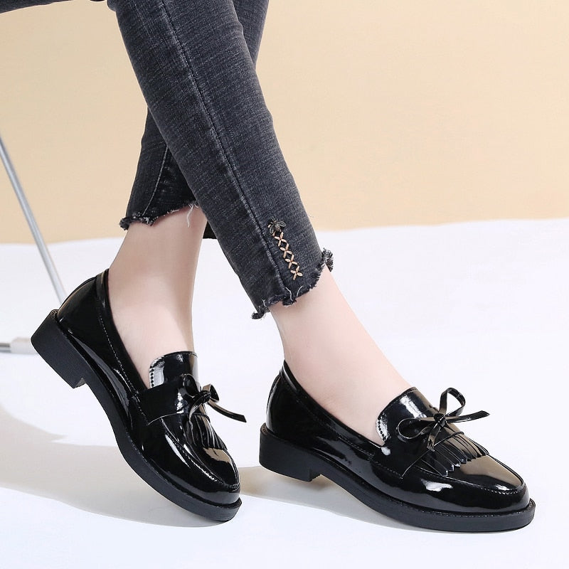 Zapatos planos de primavera para mujer, mocasines con lazo, de charol, con tacón bajo, sin cordones, con punta puntiaguda y tacón grueso