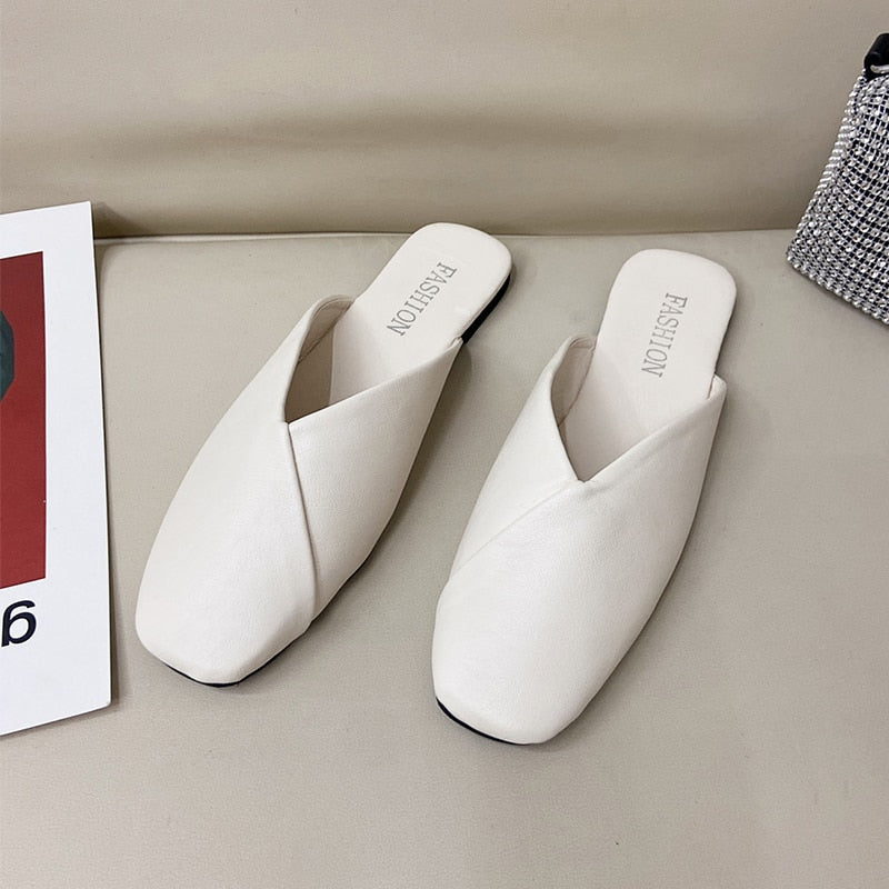 Zapatillas de mujer 2023 de verano elegantes con punta cerrada y tacón cuadrado, zapatos de mujer informales de cuero, sandalias blancas y negras, tallas grandes 35-43