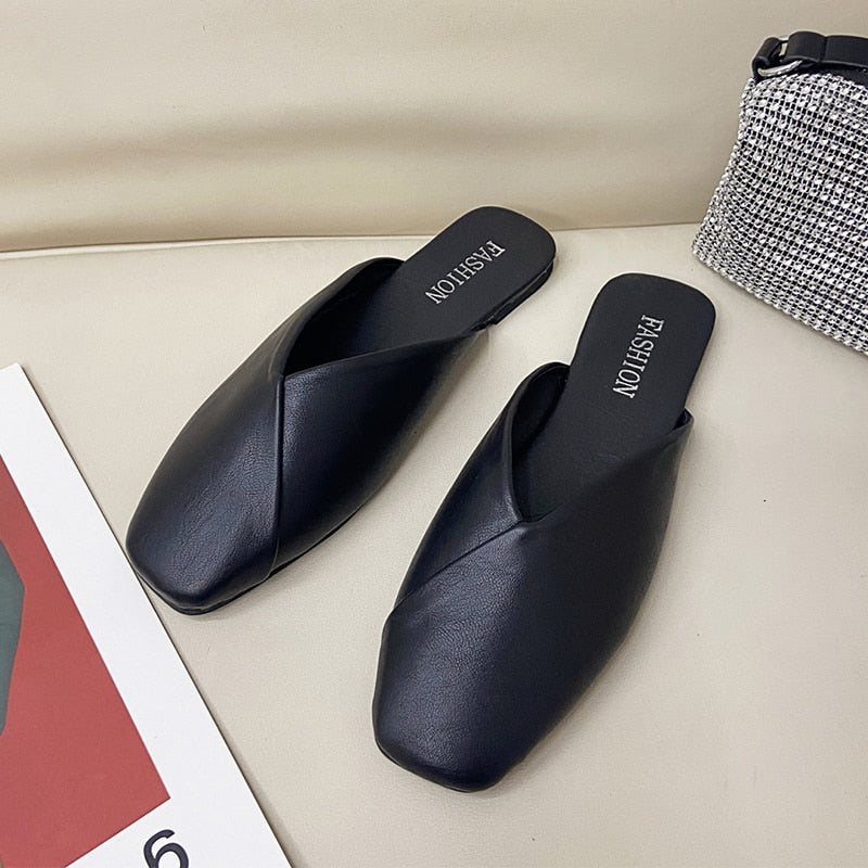 Zapatillas de mujer 2023 de verano elegantes con punta cerrada y tacón cuadrado, zapatos de mujer informales de cuero, sandalias blancas y negras, tallas grandes 35-43
