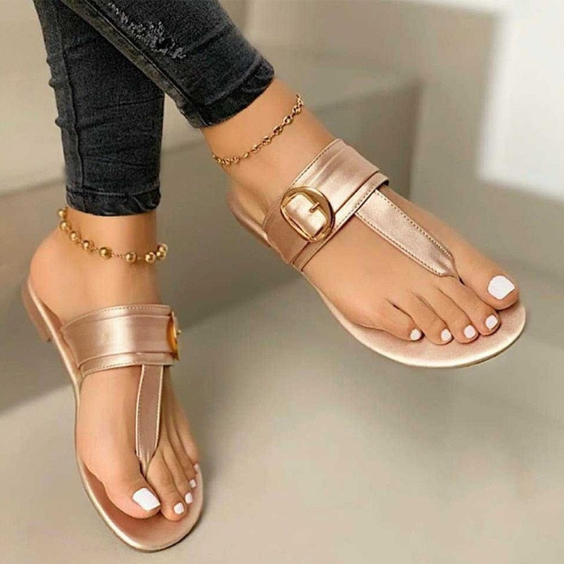 Chanclas para mujer, sandalias planas con punta de clip, zapatos casuales de playa de verano para mujer, calzado de cuero PU de moda para mujer, nuevo
