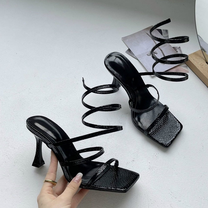 Sandalias de mujer sexys con tacones de aguja cruzados en el tobillo, sandalias femeninas de banda estrecha para fiesta, zapatos de mujer con punta cuadrada y tacones altos, verano 2023