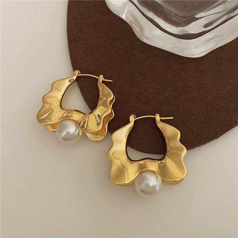 Pendientes con aros ondulados de perlas vintage