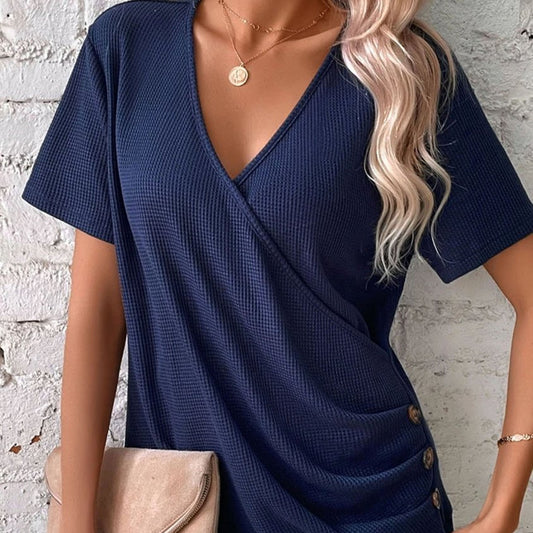 Camiseta informal de manga corta con cuello en V y color liso para mujer