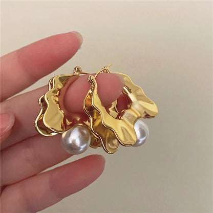 Vintage Pearl Wavy Ear Loops