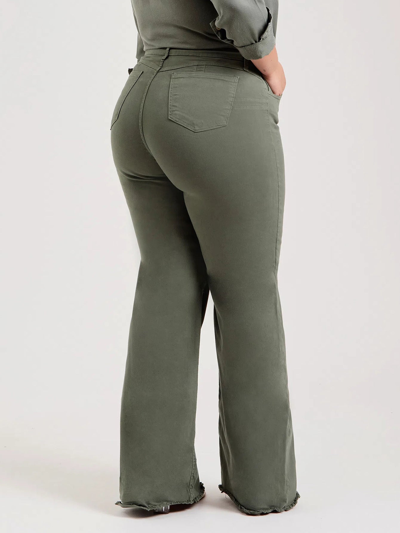 Pantalones acampanados deshilachados de color liso de moda y corte ajustado