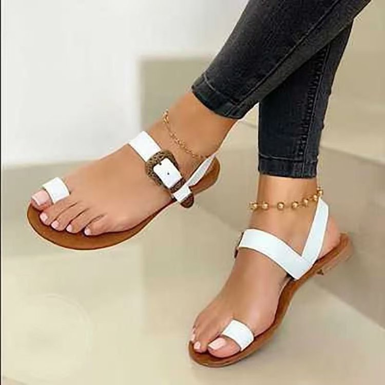 Chanclas para mujer, sandalias planas con punta de clip, zapatos casuales de playa de verano para mujer, calzado de cuero PU de moda para mujer, nuevo 