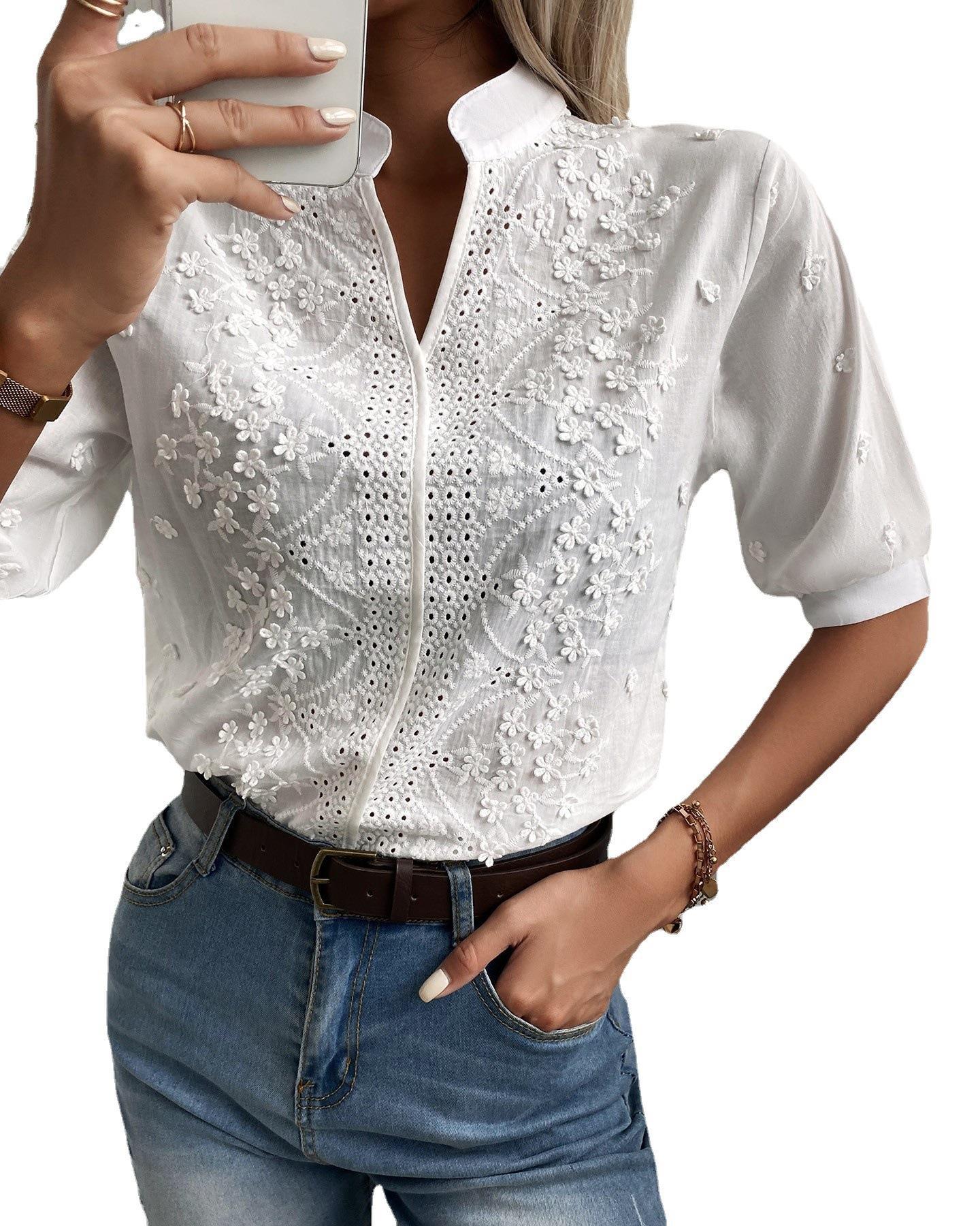 Blusa de encaje con bordado y cuello alto con escote en V para mujer