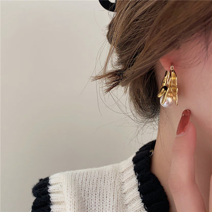 Vintage Pearl Wavy Ear Loops